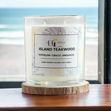 Load image into Gallery viewer, Coconut soy candle
Peppercorn, tobacco, sandalwood 
